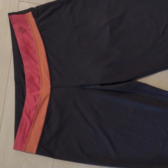 PLUS Charcoal Gray, Pink & Orange Thick Band Cropped Yoga Athletic Leggings!! - Picture 5 of 5
